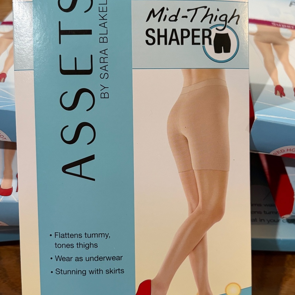 Assets By Sara Blakely Mid Thigh Shaper Nude 124 Underwear Spanx Shaping Tummy - Picture 1 of 6